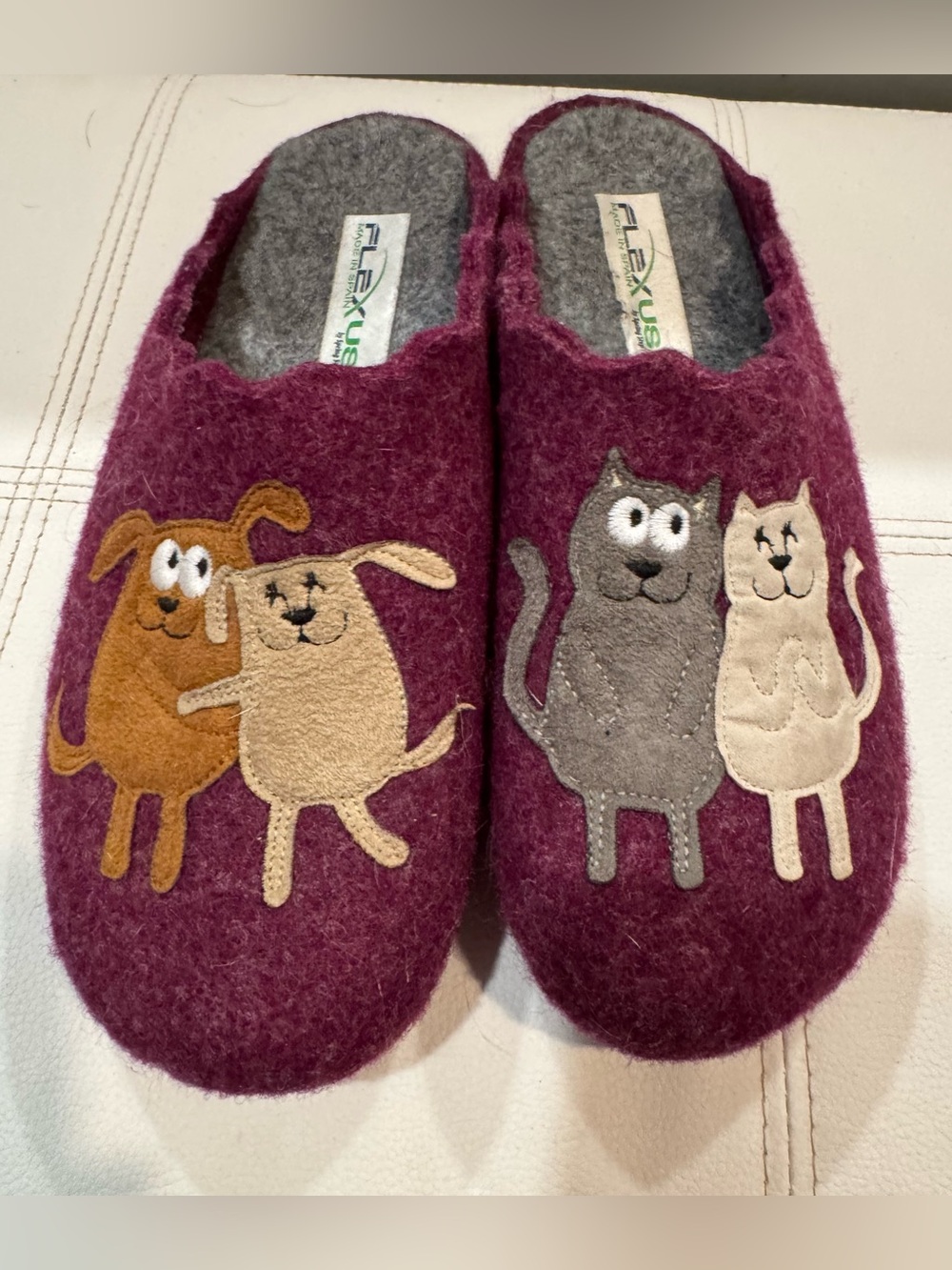 Flexus Burgundy Cat & Dog Felt Slides Size 8